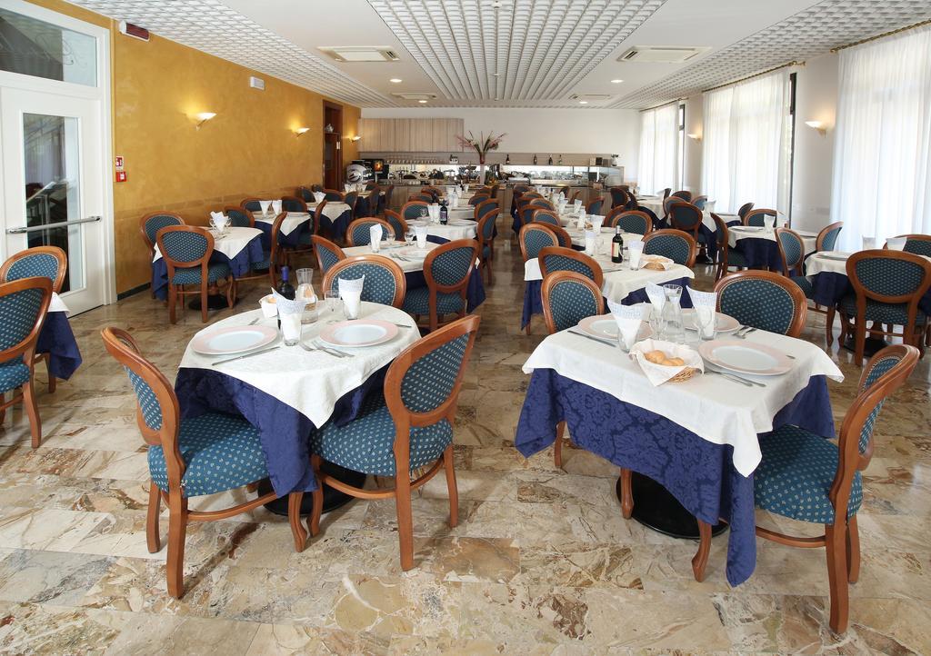 Hotel Piccinelli Rimini Exteriör bild