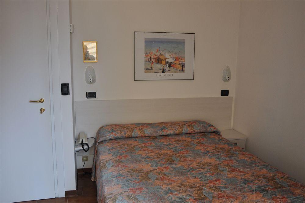 Hotel Piccinelli Rimini Exteriör bild